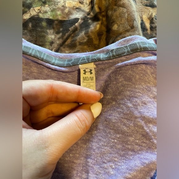 Under Armour - 2 shirts - Picture 2 of 6